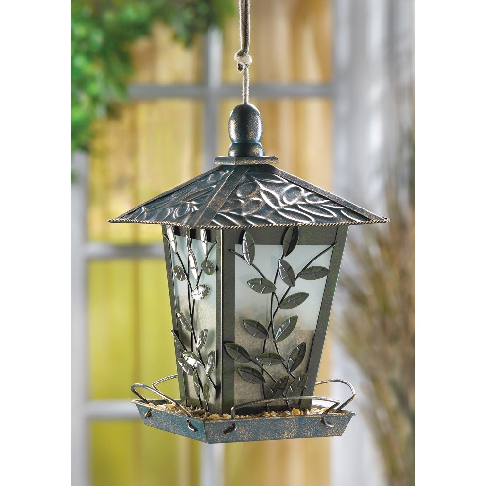 Vine gazebo birdfeeder
