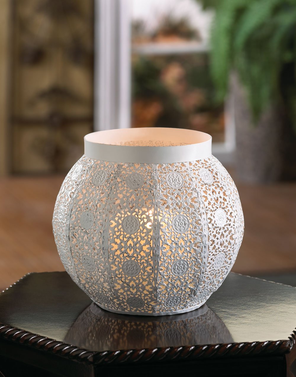 White lace design candleholder